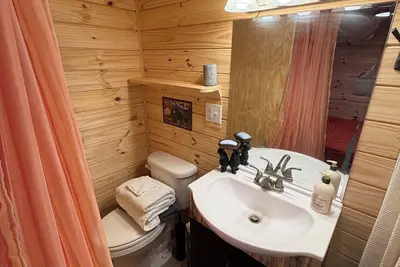 Image de Adorable 2-bedroom/loft cabin with Ac in charming Enoree on the river