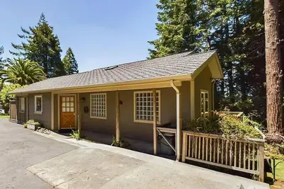 Image de Arcata's Premier View: Sunny Setting Next to Redwood Park and Community Forest