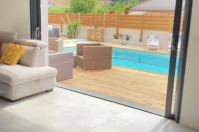 Image de Jolie villa avec piscine  à 10mn des plages des sablettes pour 6 personnes