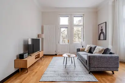 Image de Blueground | Vinohrady, balcony, nr Riegrovy Sady (Prg-89)