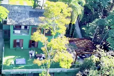 Image de Luxurious house, Spa, Jacuzzi, Barbecue and view! A/C, fire place and nature!