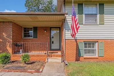 Image de Shady Grove Cottage | Poolside Stay in Madison