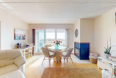 Image de Waters Edge - A 3 bedroom, 2 bathroom, condo located right on the beach!