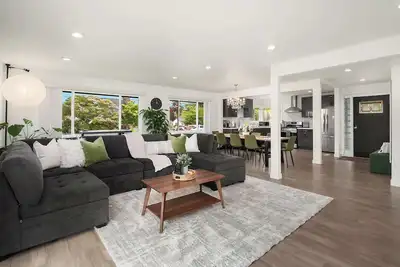 Image de Remodelled Spacious House w/Ev Charger, Ac & near Uw