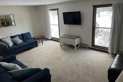 Image de 5 br 3. 5 ba on dead end 2. 5 miles to Jenness Beach