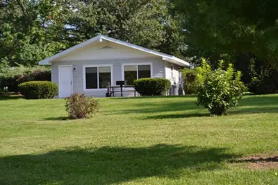 Image de 2 Units | Pine Lakes Getaway | Steps to Lake, Waterpark Fun & Outdoor Adventures