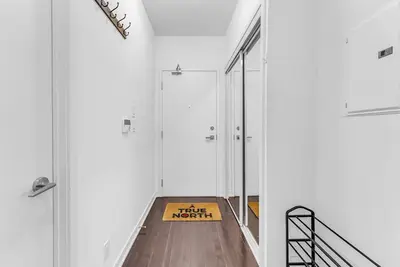 Image de Luxury Sventy Hotel Downtown Toronto| Steps to Cn Tower & Waterfront W/Parking