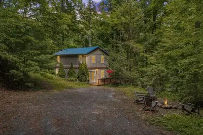 Image de The Chicken Coop | River-Access Cabin with Hot Tub Near Burnsville