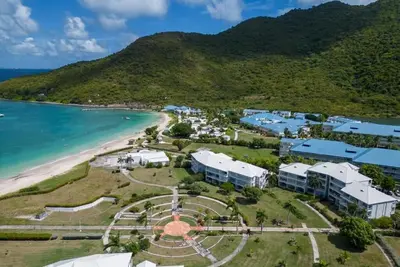 Image de Anse Marcel Beachfront Getaway: Stylish Suite with Kitchen and Living Area