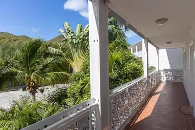 Image de Relaxing Garden View Suite with Full Kitchen Steps Away from Anse Marcel Beach