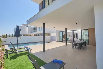 Image de Villa neuve de 4 chambres dans le centre de Protaras
