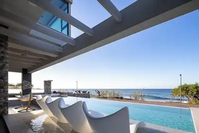 Image de Moonlight Villas Calypso Sleek Coastal Living by etouri