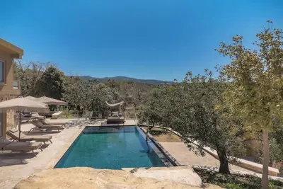 Image de Sunrise Villa - Earthen Stone Escape by etouri