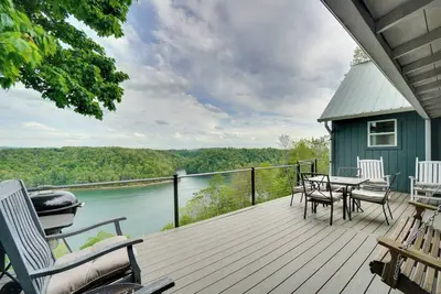 Image de Hot Tub & View! 'Lakehouse Lookout' Byrdstown Home