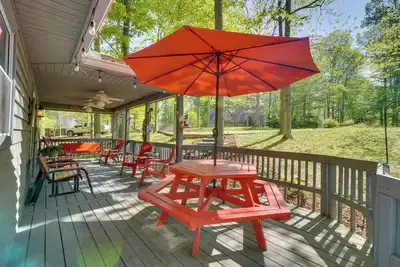 Image de Dale Hollow Hideaway! Cabin w/ Hot Tub