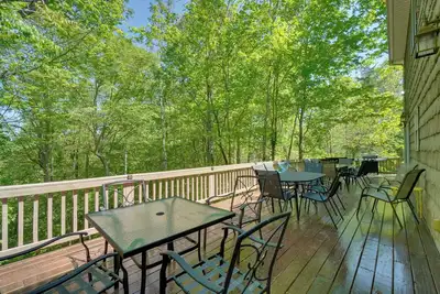 Image de Hot Tub, Grills & Deck! Home Near Dale Hollow Lake