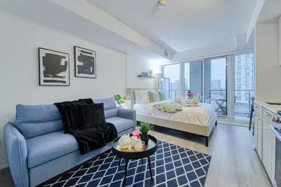 Image de Elegant Toronto Studio w/ Sofa Bed in a Prime Location. Stay in Style!