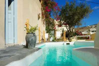 Image de Thera Bliss \"Olive Tree\" Suite Private Pool by ΜΡS