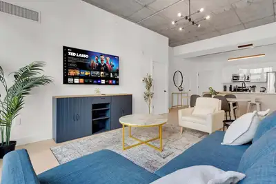 Image de Sleek NoLibs 1br Close to Hotspots | Sleeps 4