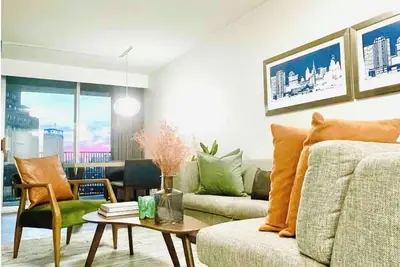 Image de Chic & Cozy 1br • Stunning Sunset Views + Gym Amenities