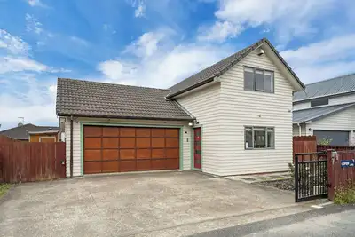 Image de ✨ Spacious Family Home | Sleeps 8 | Close to Airport & Manukau