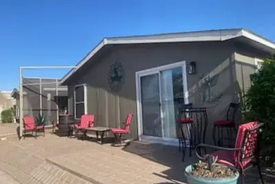 Image de Cozy 2-bedroom house in 55+ resort community located on golf course