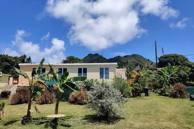 Image de 3-bedroom house in peaceful Sint Eustatius with cool Ac breeze
