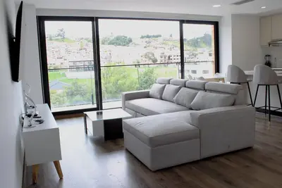 Image de Modern & Secured 2 Bedroom Apartment Av Ordonez Lasso Steps from Tomebamba River