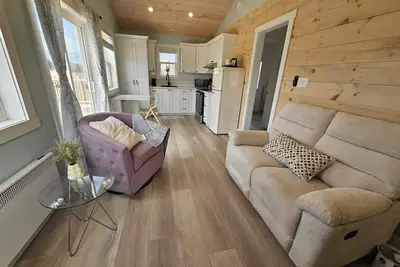 Image de Peaceful Couples Cottage Near Beach & Trails