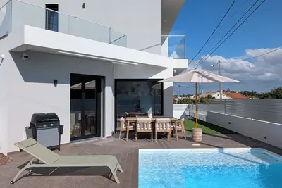 Image de Caparica Sun & Serenity, 3-bedroom villa w/ Ac and pool in Charneca da Caparica