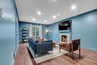 Image de Walk to Crosstown Cozy Midtown King Retreat