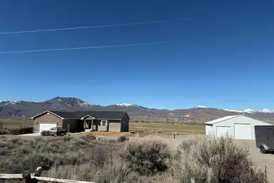 Image de Roomy 3-bedroom walkout basement  in charming Challis perfect for your getaway