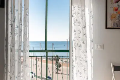 Image de Lele's house above the beach