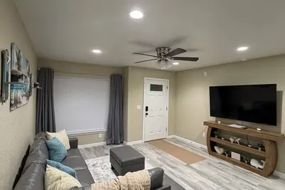 Image de Modern 2br/2Bath Minutes to Wec & Fast