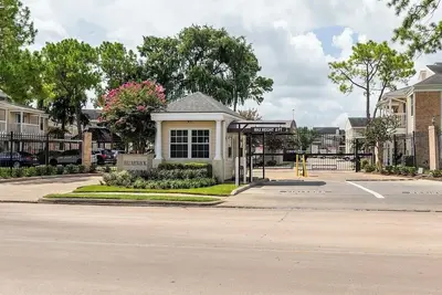 Image de Cozy 1-bedroom condo in beautiful Houston near Med Center and Nrg