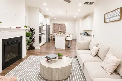 Image de Lux 4br, 3. 5Bath townhome, perfect for groups