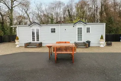 Image de Meadows Farm Lodge, pet friendly, with a garden in Gorseinon