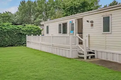 Image de Deluxe Lodge with parking, ensuite, deck + hot tub