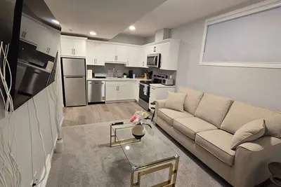 Image de Charming 2-bedroom basement suite in Calgary perfect for your getaway.