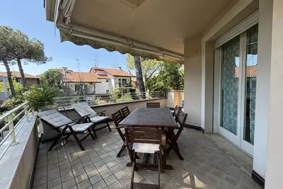 Image de Cv022 – Cervia, three-room apartment with patio, terrace, and attic