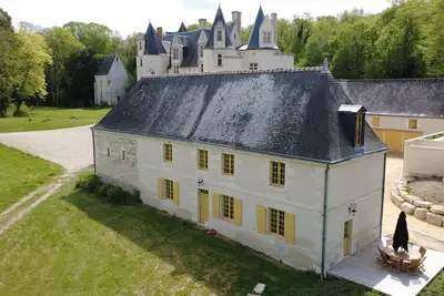 Image de Gîte du Château des Brétignolles - Patrimoine, Piscine et Nature -Près de Chinon