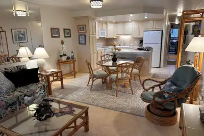 Image de Premier Ocean front Building 10 in Kamaole Sands. Not all condos have same view.