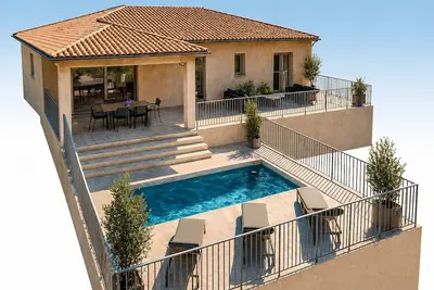 Image de Villa Vue Panoramique Sur Montagne Et Piscine CHAUFFÉE - A 5 Minutes Des Plages