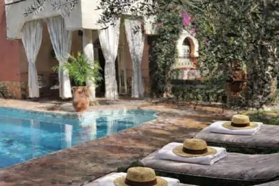 Image de Villa avec jardin, piscine, personnel de maison, séjour famille ou golfique