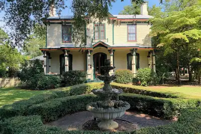 Image de Historic 5br 1858 Estate N/Barton and Warbirds!