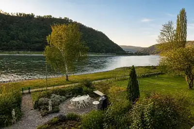 Image de Fabulous riverfront 8-bedroom villa in Sankt Goarshausen for your retreat