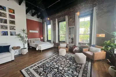 Image de The Singer Lofts - a luxurious downtown executive space to enjoy North Georgia