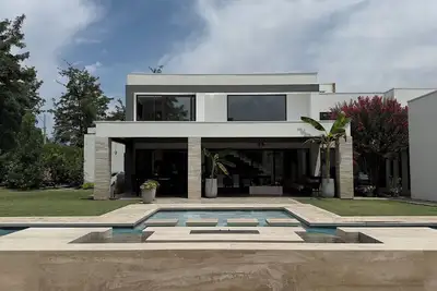 Image de Luxury getaway : Swimming pool, barbecue area and premium spaces