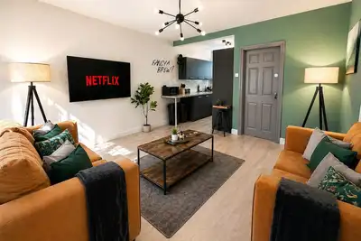 Image de Large 6 Bed House | Free Parking | UltraFast Wi-Fi