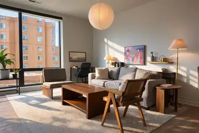 Image de East Side Luxury 1br Apt - Near Brady St with Balcony and Lounge - Sleeps 4